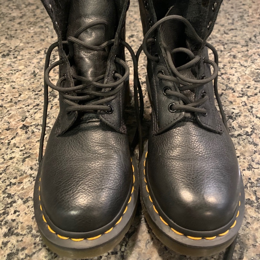 Women’s Dr. Martens! Size 8!
